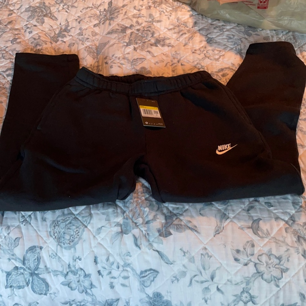 Men’s Nike sweatpants. Size S